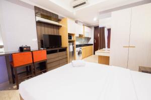 Luxurious Studio Room At Menteng Park Apartment by Travelio