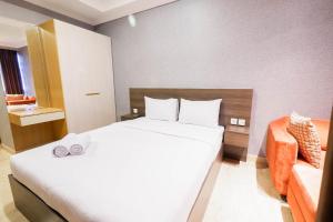 Luxurious Studio Room At Menteng Park Apartment by Travelio