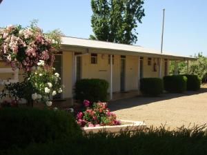 Golden Chain Garden Motor Inn Gundagai