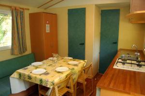 Campings Camping La Ferme de Castellane : photos des chambres