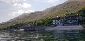 Family Room with Lake View room in Balani