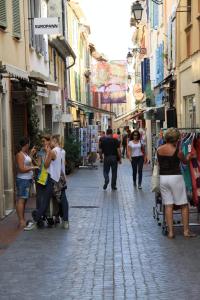 Appartement Avec Patio Et Garage Centre Ville Et Plage