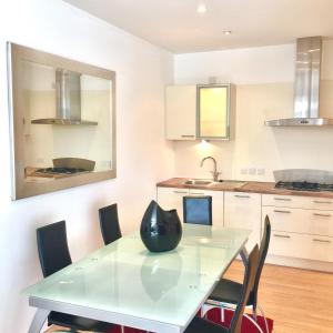 River Clyde West End Apartment - 2 Bedrooms