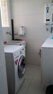 Jd. S. Lourenço - Riviera - Novo, 3 dorm, AC, 300m do mar, serviço de praia