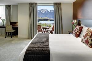 Deluxe Room Lakeview room in Heritage Queenstown