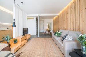 Wood Wall & Garden Apartment