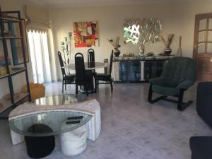 Quiet apartment overlooking the swimming pool