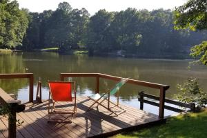 Boho by the Water! 1750sqft - Fishing & sleeps 10!