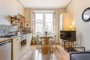 Spacious & Unique city central 1 bed with WiFi - Edinburgh