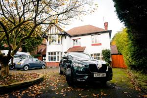 Westmorland - 4 Bedroom House - FREE Parking for up to 7 Cars - Walking distance to QMC and University - Ideal for Contractors and Large Groups