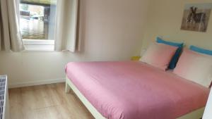 Houseboat In The Center, 5 min walk to Tropical Museum, Free Wifi!