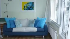 Houseboat In The Center, 5 min walk to Tropical Museum, Free Wifi! - Amsterdam