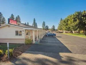Shasta Pines Motel & Suites - Chester