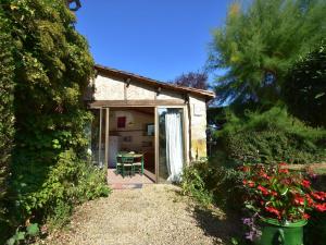 Maisons de vacances Chic Holiday Home in Aquitaine with Swimming Pool : photos des chambres