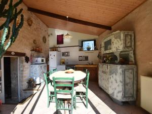 Maisons de vacances Chic Holiday Home in Aquitaine with Swimming Pool : photos des chambres