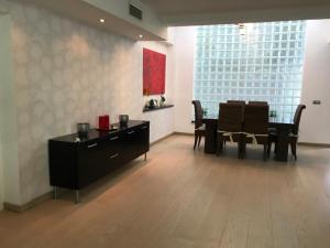 Villa with Heated Pool and Jacuzzi close to Puerto Banus and Beach