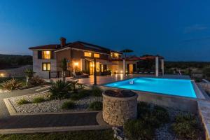 5 csillagos vendégház Seaside luxury villa with a swimming pool Cove Mihovilje, Pag - 16124 Novalja Horvátország