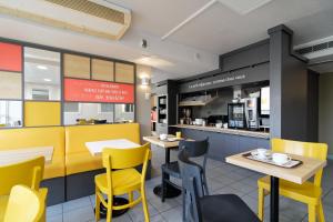 Hotels B&B HOTEL CHATEAUROUX Aeroport : photos des chambres