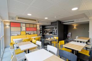 Hotels B&B HOTEL CHATEAUROUX Aeroport : photos des chambres