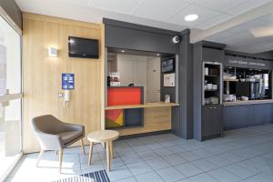 Hotels B&B HOTEL CHATEAUROUX Aeroport : photos des chambres