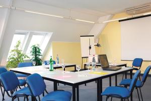 Hotels Hostellerie Saint Vincent Beauvais Aeroport : photos des chambres