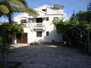 Apartments Antonela with seavies