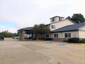 Regency Inn Geneseo IL