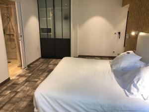 Double Room - Disability Access room in Hôtel Catalpa