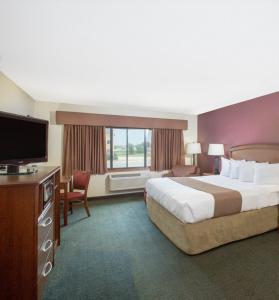 King Room - Non-Smoking room in AmericInn by Wyndham Kearney