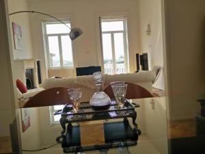 Amazing Riverside Balcony 2Br Apartment