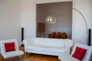 Amazing Riverside Balcony 2Br Apartment