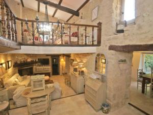 Villas Villa in Viens with Pool & Lavender Views : photos des chambres