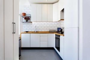 Veeve - Raise the Bar