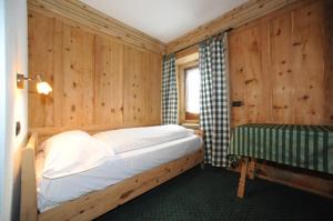 Superior Triple Room room in Hotel Alpina