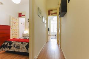 Red Almirante by Homing