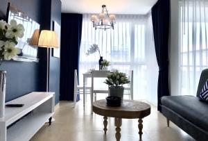 Centara Avenue Residence by Patsamon