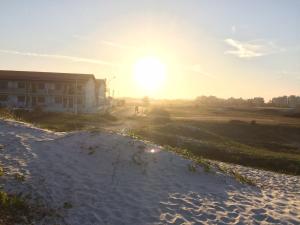 Casa Banho de Mar à 1 quadra da praia com Piscina, Wi-Fi e Ar condicionado