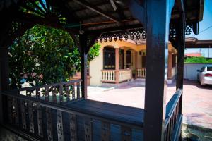 Beachland Guesthouse