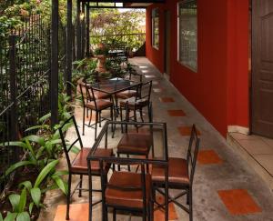 Melrost Airport Bed & Breakfast