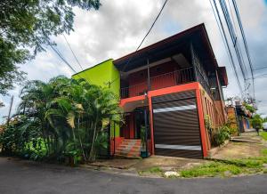 Melrost Airport Bed & Breakfast