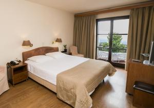 Double Room with Balcony and Portaria View