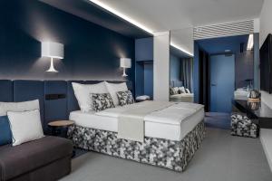 Deluxe Triple Room room in Urban Creme