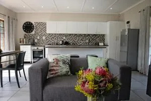 870 on Riverview Drive - Monzi