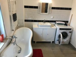 Ferienwohnung Birkenwerder bei Berlin mit Terrasse und kleinem Garten