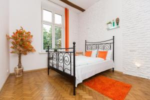 Bright And Charming Golden Apartments Old TownD8B