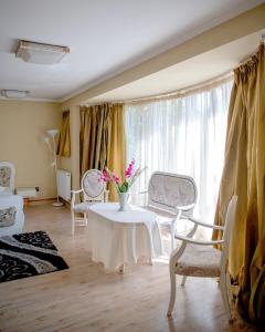 Pensiunea Un Baiat si o Fata