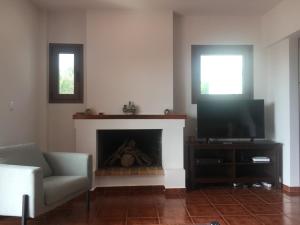 Villa Christina with private pool in Saronida, near stunning beaches, Athens airport & Sounio