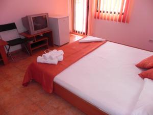 Double Room with Extra Bed room in Pensiunea Iubesc Marea