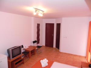 Quadruple Room with Balcony room in Pensiunea Iubesc Marea