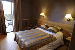 Hotels Logis Auberge du Barrez : photos des chambres